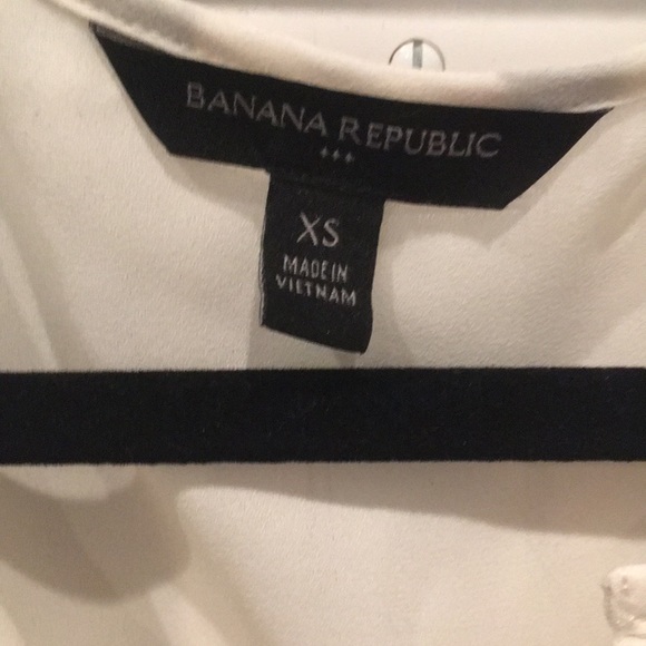 Super Chic Ivory Banana Republic Blouse! - Picture 3 of 3